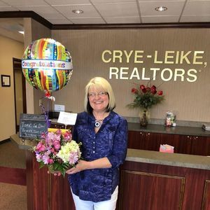 Meet your Posher, Suzanne